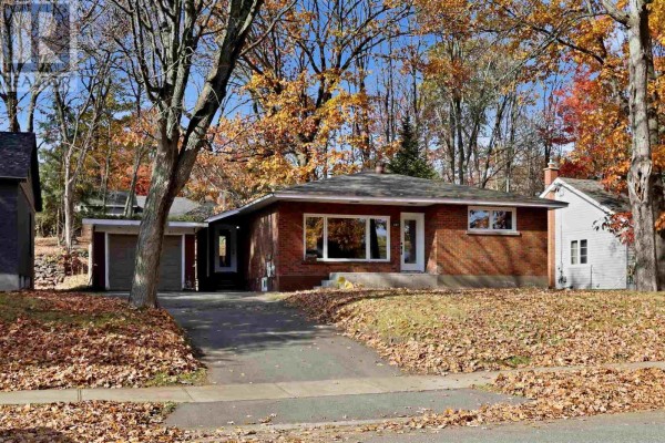 Living room - 147 Shannon Rd, Sault Ste  Marie, ON P6A4J9 Photo 2