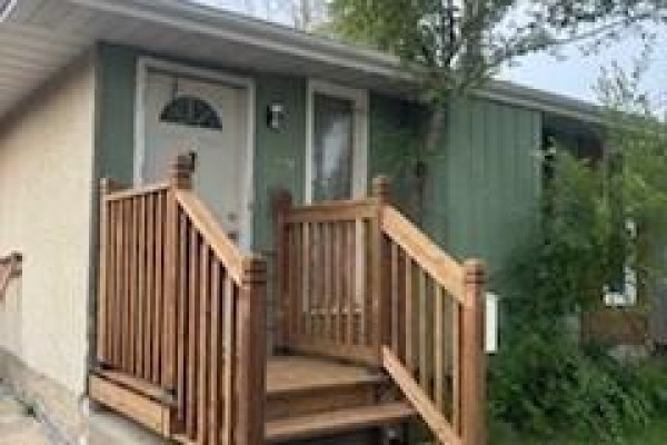 Kitchen - 147 Thomson Avenue, Regina, SK S4N5L2 Photo 2