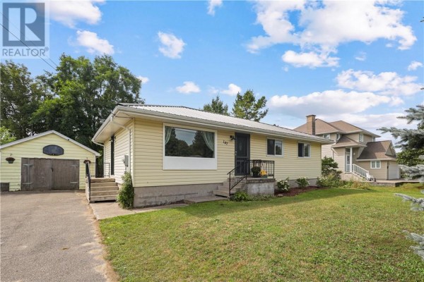 147 Thorne Street, Mindemoya, Manitoulin Island, ON P0P1S0 Photo 3