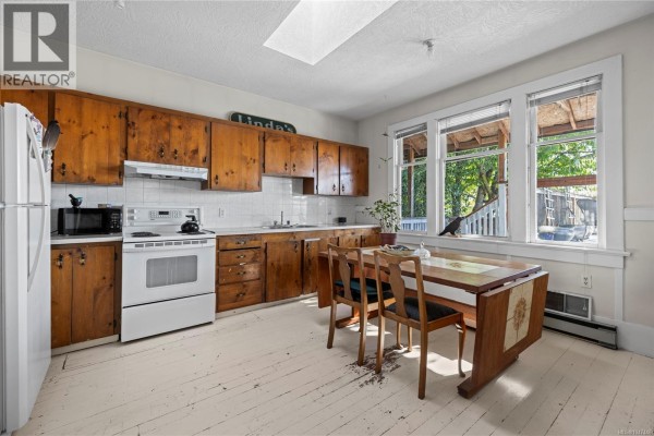 Living room - 147 Victoria Rd, Nanaimo, BC V9R4P4 Photo 5