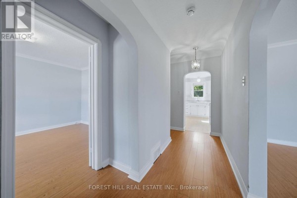 Kitchen - 147 Viewmount Avenue, Toronto, ON M6B1T5 Photo 5