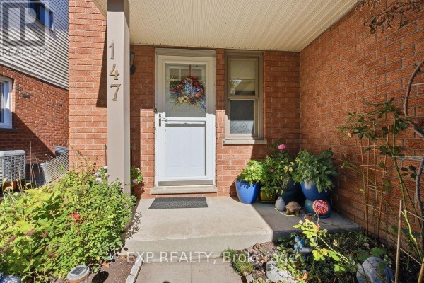 147 Walmer Gardens, London North, ON N6G4H3 Photo 3