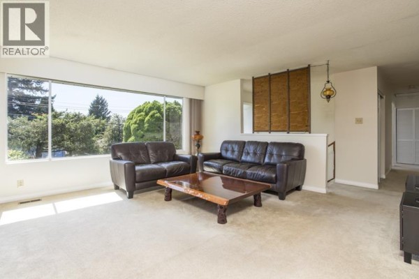 1470 June Crescent, Port Coquitlam, BC V3C2Y1 Photo 3
