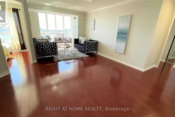 Living room - 1470 Midland Avenue, Toronto, ON M1P4Z4 Photo 2
