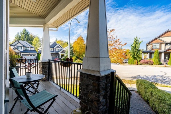 14702 32a Avenue, Surrey, BC V4P1Z8 Photo 2