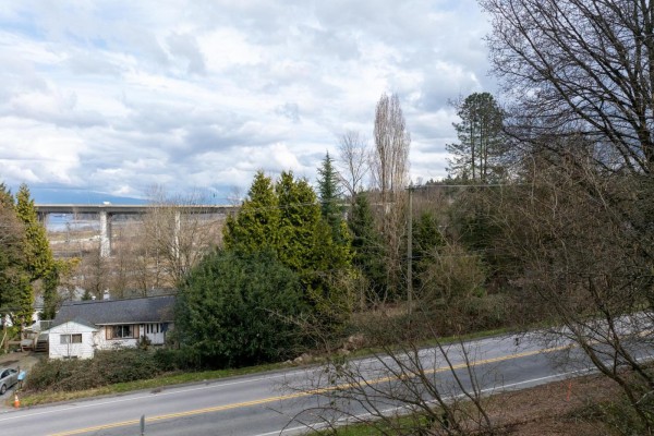 14707 St. Andrews Drive, Surrey, BC V3R0A4 Photo 2
