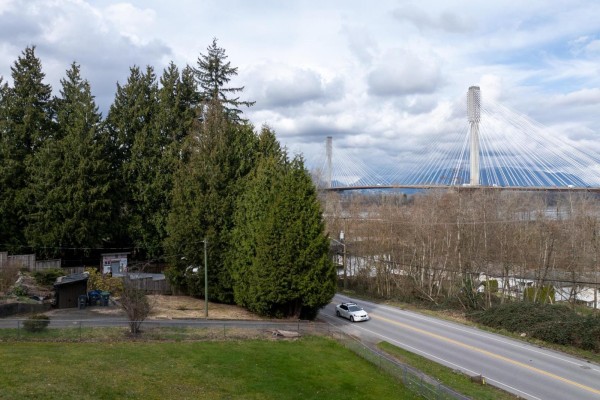 14707 St. Andrews Drive, Surrey, BC V3R0A4 Photo 3