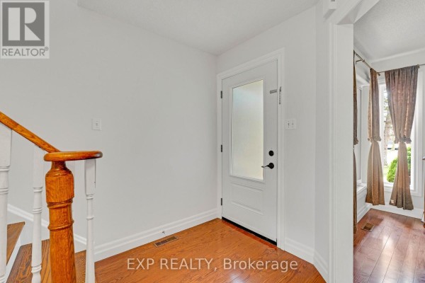 Bedroom 4 - 1471 Pickwick Drive, Mississauga, ON L5V1V7 Photo 4