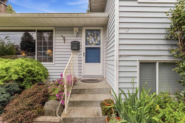 14713 110 Avenue, Surrey, BC V3R2A9 Photo 3