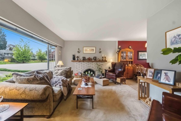 14713 110 Avenue, Surrey, BC V3R2A9 Photo 4