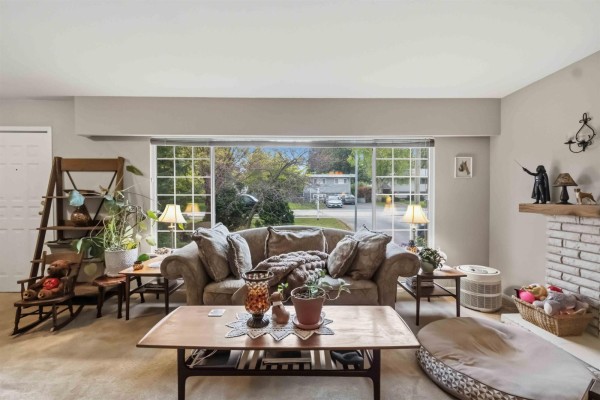 14713 110 Avenue, Surrey, BC V3R2A9 Photo 5