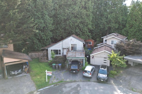 14718 101a Avenue, Surrey, BC V3R7E7 Photo 2