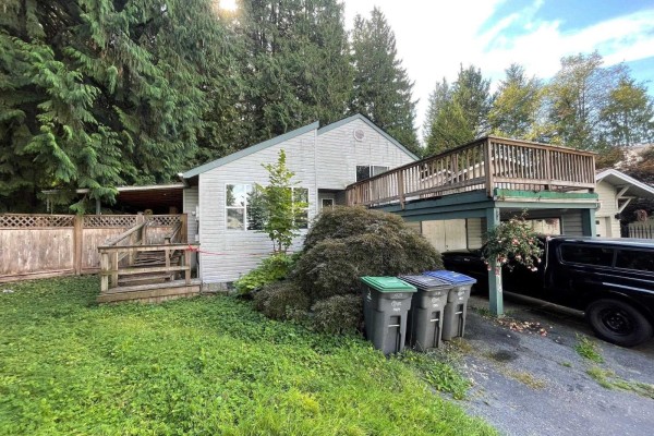 14718 101a Avenue, Surrey, BC V3R7E7 Photo 3