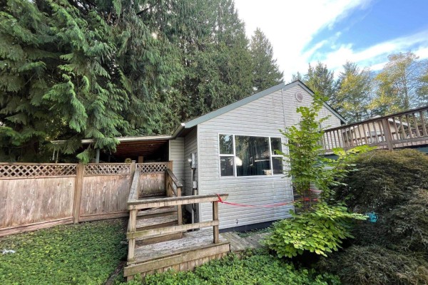 14718 101a Avenue, Surrey, BC V3R7E7 Photo 4
