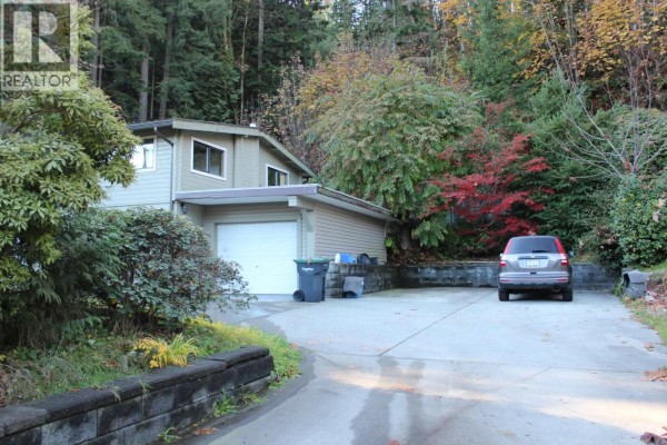 1472 Pipeline Road, Coquitlam, BC V3E2X1 Photo 3