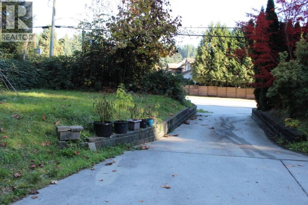 1472 Pipeline Road, Coquitlam, BC V3E2X1 Photo 4