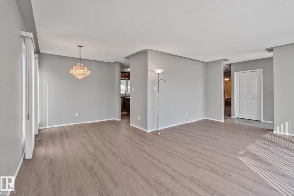 Dining room - 14724 73 St Nw, Edmonton, AB T5C0V8 Photo 2