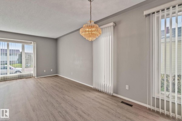 Family room - 14724 73 St Nw, Edmonton, AB T5C0V8 Photo 4