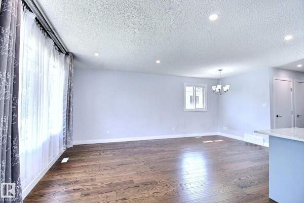 Den - 14732 32 St Nw, Edmonton, AB T5Y2G3 Photo 5
