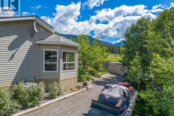 1474 93 95 Highway, Windermere, BC V0B2L1 Photo 4