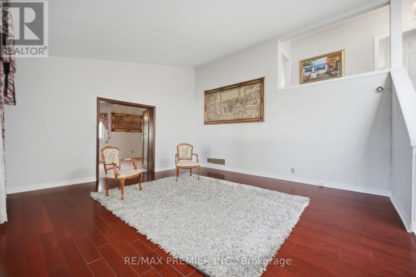 Eating area - 1474 South Service Road, Mississauga, ON L5E1V6 Photo 4