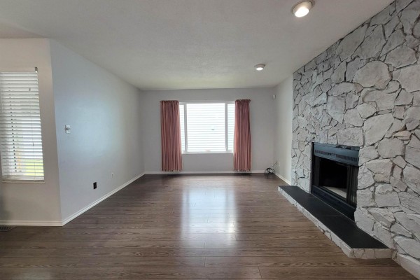 14741 101a Avenue, Surrey, BC V3R7E7 Photo 4