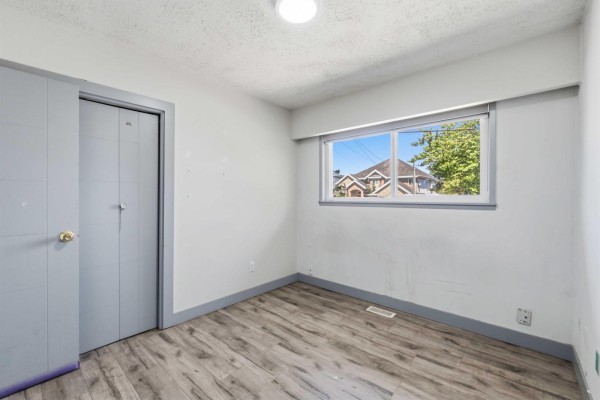 14742 106a Avenue, Surrey, BC V3R1T6 Photo 3