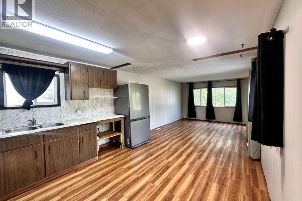 Living room - 1475 6th Avenue, Valemount, BC V0E2Z0 Photo 2