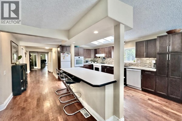 1475 8th Place, Valemount, BC, photo 2