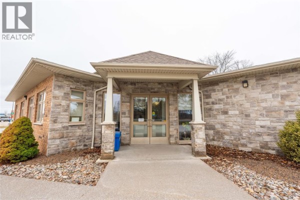 1475 Exmouth Street, Sarnia, ON, photo 2