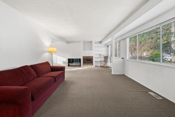 14750 60 Avenue, Surrey, BC V3S1R7 Photo 4