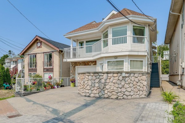 14763 Marine Drive, White Rock, BC V4B1B9 Photo 2