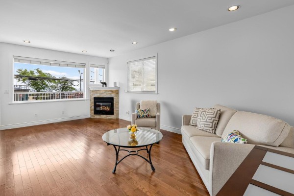 14763 Marine Drive, White Rock, BC V4B1B9 Photo 3