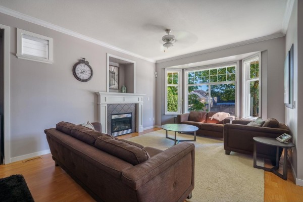 14775 59a Avenue, Surrey, BC V3S0R6 Photo 2