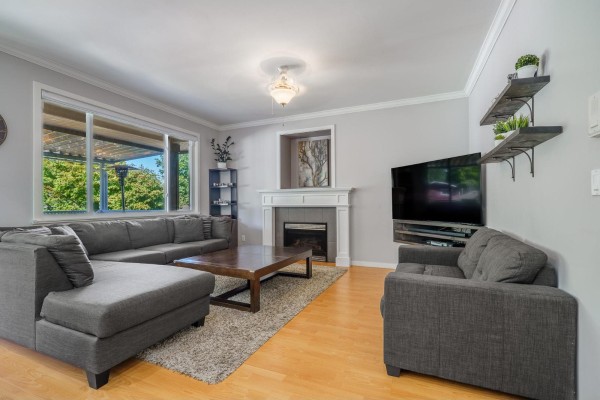 14775 59a Avenue, Surrey, BC V3S0R6 Photo 5