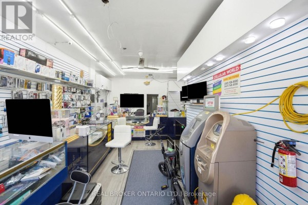 1479 Eglinton Avenue W, Toronto, ON M6E2G6 Photo 3