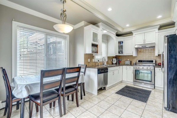 14793 67a Avenue, Surrey, BC V3S4P9 Photo 5