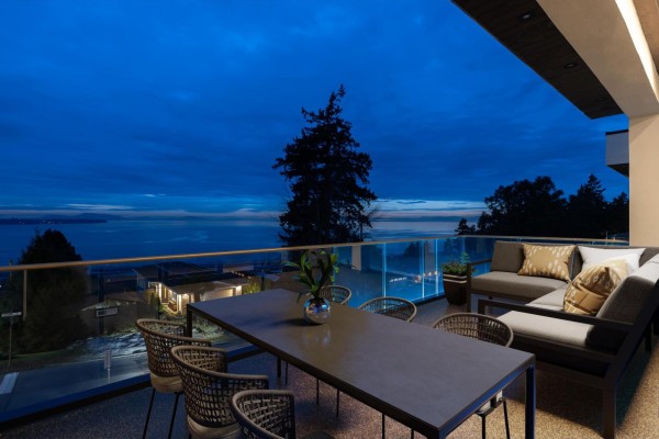 14799 Oxenham Avenue, White Rock, BC V4B2H8 Photo 3