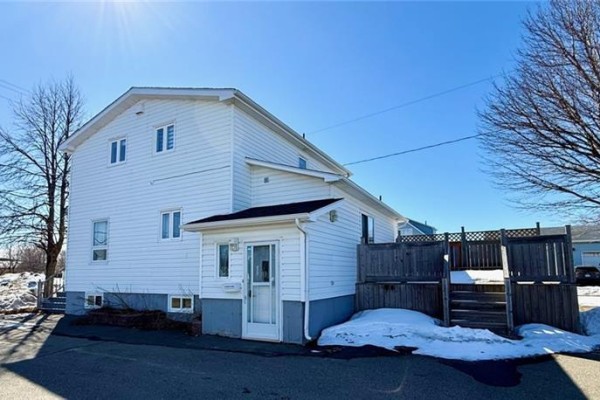 Bedroom - 148-150 Boul. J.d. Gauthier, Shippagan, NB E8S2K9 Photo 5