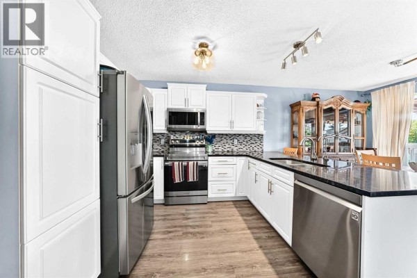 Kitchen - 148 Creek Gardens Close Nw, Airdrie, AB T4B2R5 Photo 5
