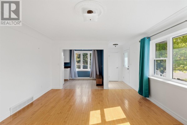 Foyer - 148 Cunningham Rd, Sault Ste  Marie, ON P6B1N4 Photo 3