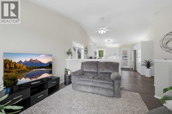 Kitchen - 148 Dempsey Street, Red Deer, AB T4R2Y9 Photo 5
