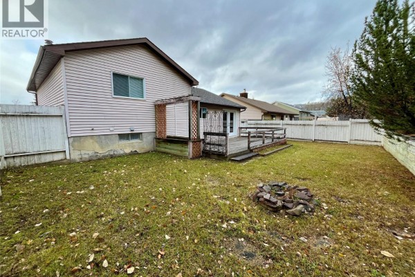 Partial bathroom - 148 Gwillim Crescent, Tumbler Ridge, BC V0C2W0 Photo 4