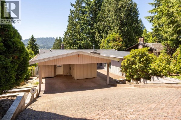 148 Roe Drive, Port Moody, BC V3H3M8 Photo 2