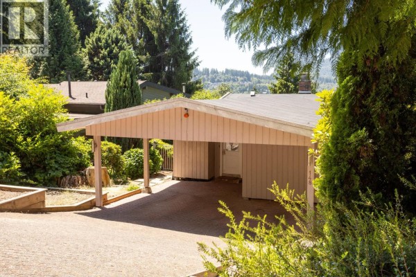148 Roe Drive, Port Moody, BC V3H3M8 Photo 3