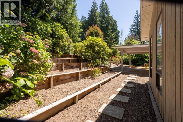 148 Roe Drive, Port Moody, BC V3H3M8 Photo 5