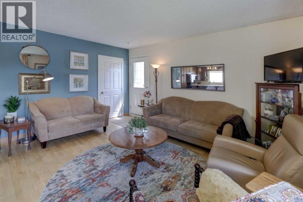Bedroom - 148 Rundlecairn Rise Ne, Calgary, AB T1Y2Y3 Photo 3
