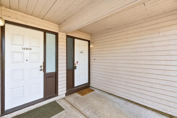 14803 Holly Park Lane, Surrey, BC V3R6Y1 Photo 2