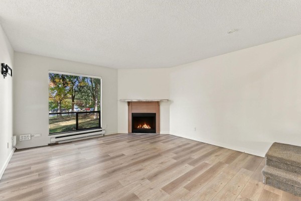 14803 Holly Park Lane, Surrey, BC V3R6Y1 Photo 5