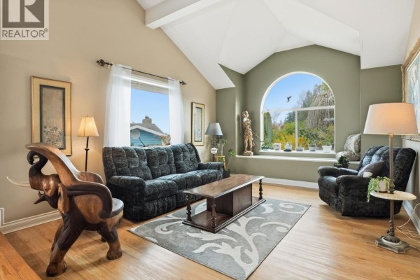 1481 Shaughnessy Place, Gibsons, BC V0N1V5 Photo 4